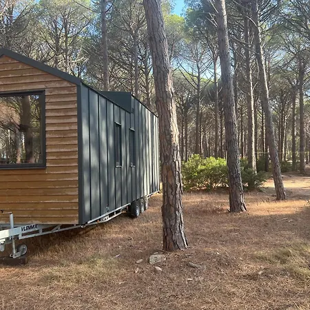 Basecamping Pula Szálloda