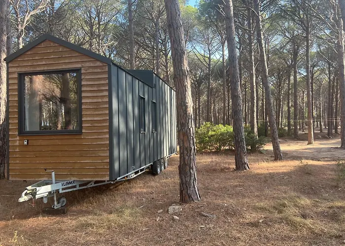 Basecamping Pula ホテル